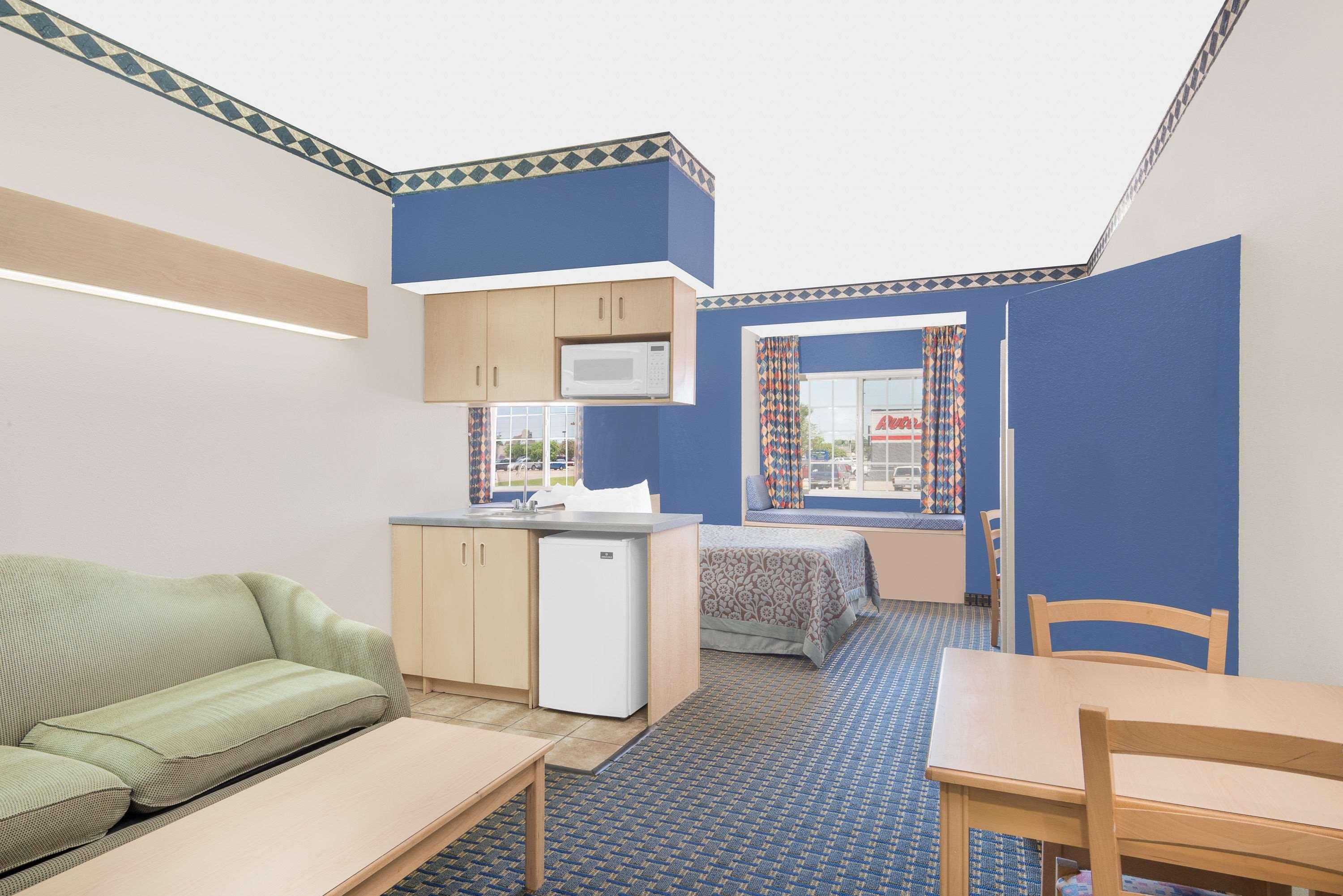 Days Inn & Suites By Wyndham Hutchinson Exterior foto